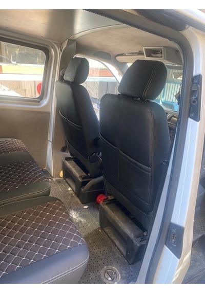 Volkswogen Transporter 4+1 2015 2022 Arası Uyumlu Siyah Zemin Beyaz Nakışlı Siyah Deri