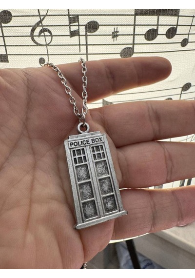 Doctor Who Tardıs Polis Kulübesi Figürlü Unisex Kolye Zaman Yolculuğunun Simgesi Çok renkli