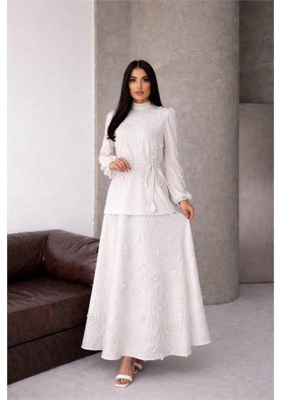 Neşeli Butik Kadın Beyaz Keten Kumaş Çiçek Aplikeli Hakim Yaka Etekli Takım Nbms2629