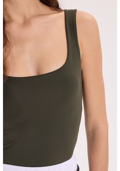 Tudors Kadın Slim Fit Dar Kesim Askılı Kare Yaka Sırtı Açık Sandy Kumaş Çıtçıtlı Yeşil Body-51248