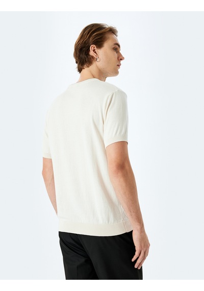 Koton Regular Fit Geometrik Dokulu Kısa Kollu Pamuklu Triko Tişört Ekru 5sam70010ht Ekru