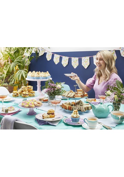 How To Bake Anything Gluten Free: Over 100 Recipes For Everything From Cakes To Cookies, Doughnuts To Desserts, Bread To Festive Bakes