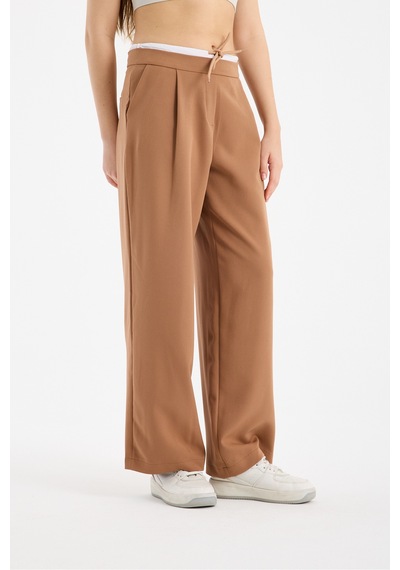 Gugus Kadın Wide Leg Kumaş Bol Paça Pantolon Beli Bağcıklı Beyaz Garni Detaylı Fermuar Kapamalı Bej Gugus Kadın Wide Leg Kumaş Bol Paça Pantolon Beli Bağcıklı Beyaz Garni Detaylı Fermuar Kapamalı Bej