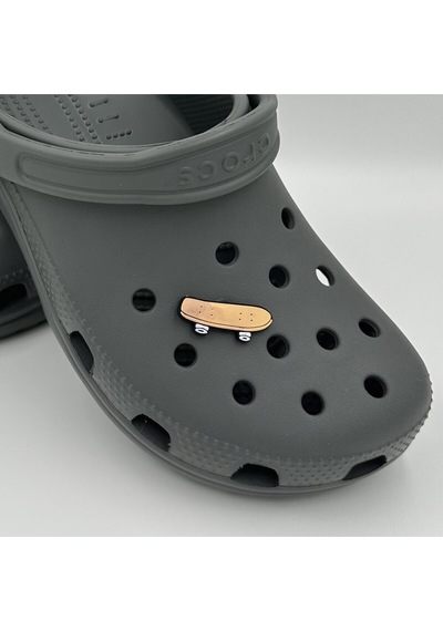 Crocs Terlik Süsü Ve Aksesuarı , Çanta Süsü Renkli Jibbitz Kaykay 02 Görselli Figür Aksesuarı Turuncu-beyaz-siyah