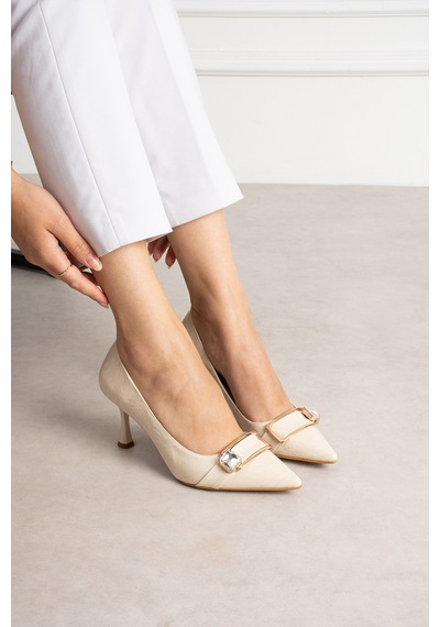 Dabab Shoes Sena Kadın Bej Kırışık Rugan Sivri Burun Taşlı Toka Detaylı 7 Cm İnce Topuklu Stiletto Ayakkabı Dabab Shoes Sena Kadın Bej Kırışık Rugan Sivri Burun Taşlı Toka Detaylı 7 Cm İnce Topuklu Stiletto Ayakkabı