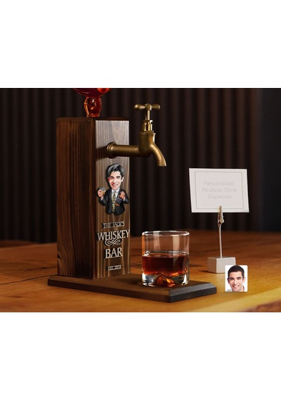 Bk Gift Kişiye Özel Kabartma Karikatürlü İsimli Musluklu Ahşap Viski Standı, Viski Çeşmesi, Doğum Günü Hediyesi, Ev Hediyesi, İçecek Dispenseri-12