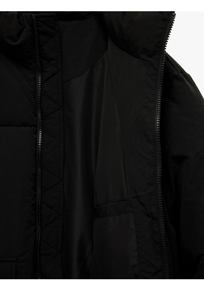 Koton Uzun Kollu Kapaklı Cep Detaylı Fermuarlı Slim Fit Dik Yaka Kışlık Şişme Mont Siyah 6wam20125hw Siyah Koton Uzun Kollu Kapaklı Cep Detaylı Fermuarlı Slim Fit Dik Yaka Kışlık Şişme Mont Siyah 6wam20125hw Siyah