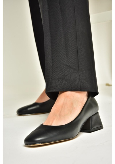 Fox Shoes T752827009 Siyah Alçak Topuklu Kadın Ayakkabı Siyah