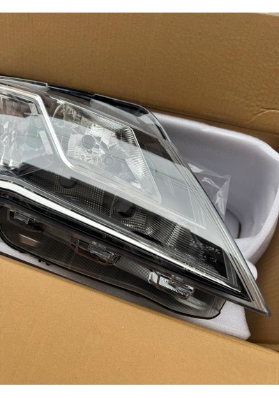 Seat Toledo Sağ Far 2012-2018 6jb941016