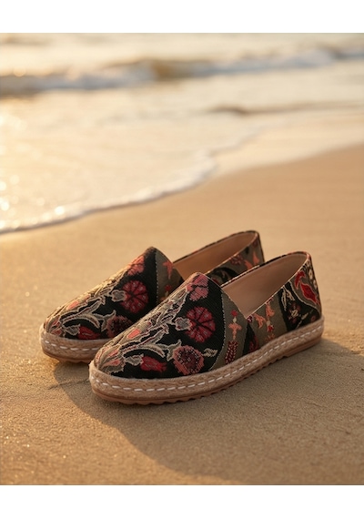 Futsishoes Camellıa Gri Kilim Desenli Hasır Taban Nakış Detaylı Hakiki Deri Kadın Etnik Desen Espadril Ayakkabı Futsishoes Camellıa Gri Kilim Desenli Hasır Taban Nakış Detaylı Hakiki Deri Kadın Etnik Desen Espadril Ayakkabı