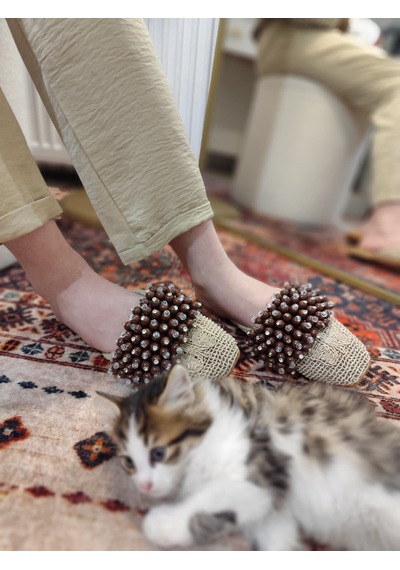 My Stil Moda Kadın Önü Kapalı Hasır Terlik Boncuk İşlemeli Çeyiz, Günlük, Misafir Ev Terliği Vizon My Stil Moda Kadın Önü Kapalı Hasır Terlik Boncuk İşlemeli Çeyiz, Günlük, Misafir Ev Terliği Vizon