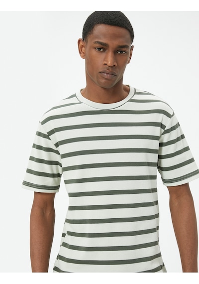 Koton Basic Tişört Slim Fit Çizgili Bisiklet Yaka Kısa Kollu Haki Çizgili 4sam10843hk Haki