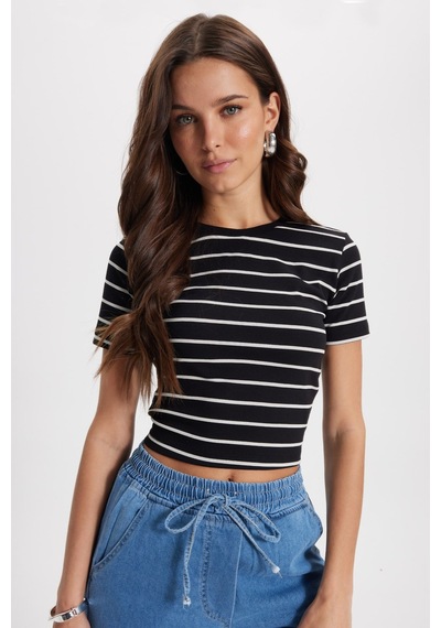 Tudors Kadın Slim Fit Dar Kesim Pamuklu Yumuşak Dokulu Kısa Kollu Bisiklet Yaka Siyah Tişört-50685