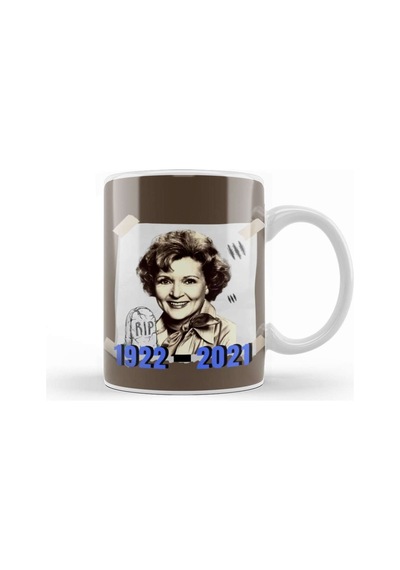 Betty White Has Died At 99 Kupa Bardak Porselen Karışık