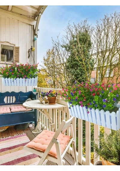 Yapay Çiçek Beyaz Çit Balkon Saksısı Renkli Mineli Şimşir Çiçekli 55 35cm