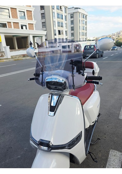 Motocam Yuki Mojito 50 Ön Cam 2022-2026 Model 39cm Füme Renkli 4mm Aparatsız