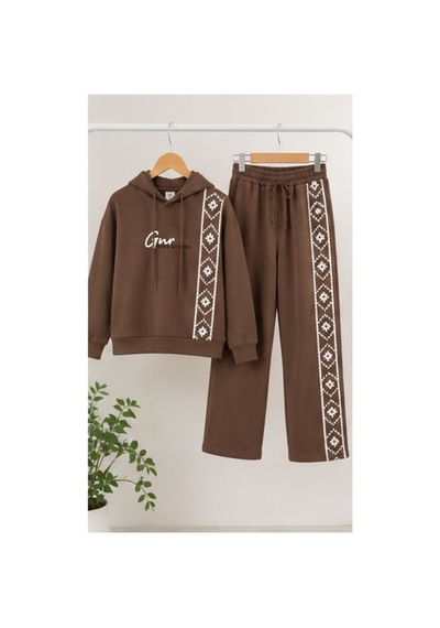 Mila Mood Kız Çocuk Kahverengi Kapüşonlu Desenli Sweatshirt Bol Paça Eşofman 2 Li Takım Mila Mood Kız Çocuk Kahverengi Kapüşonlu Desenli Sweatshirt Bol Paça Eşofman 2 Li Takım