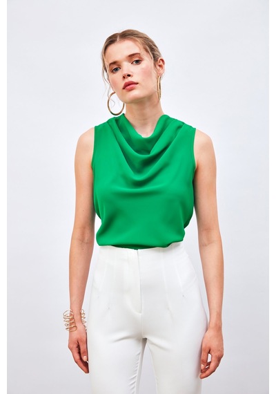 Sateen Degaje Yaka Kolsuz Bluz - Yeşil