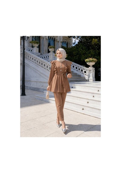 Unika Boutique Fırfır Detaylı Düğmeli Tesettür Takım Vizon