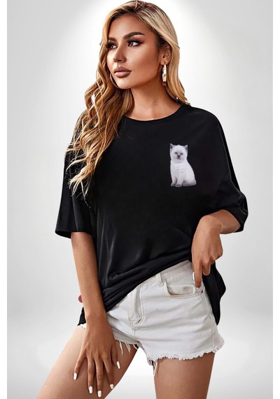Beyaz Yavru Kedi Siyah Oversize Unisex Ön Sol Yan Minimal Baskılı Tişört Koyu Siyah Beyaz Yavru Kedi Siyah Oversize Unisex Ön Sol Yan Minimal Baskılı Tişört Koyu Siyah