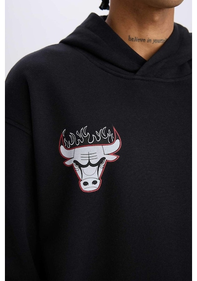 DeFactoFit NBA Chicago Bulls Boxy Fit Kapüşonlu Sırt Baskıllı Kalın Sweatshirt D6574AX25SPBK81