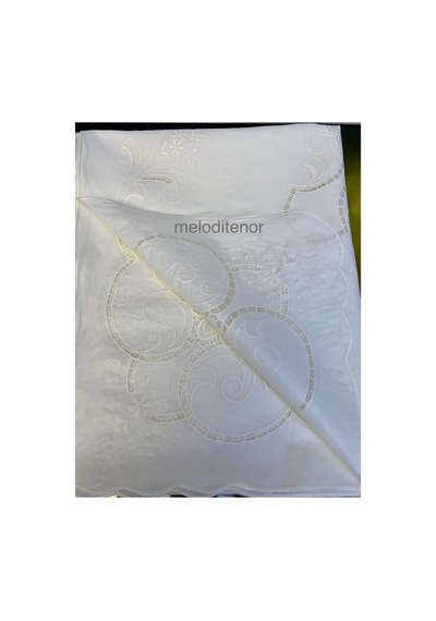 Hazır Dantel İşleme Görünümlü Düz Kendinden Çiçek Desenli Pvc Dikdörtgen Muşamba Masa Örtüsü 122 X 153 Cm Krem Hazır Dantel İşleme Görünümlü Düz Kendinden Çiçek Desenli Pvc Dikdörtgen Muşamba Masa Örtüsü 122 X 153 Cm Krem
