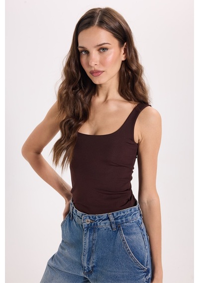 Tudors Kadın Slim Fit Dar Kesim Askılı Kare Yaka Sırtı Açık Sandy Kumaş Çıtçıtlı Kahverengi Body-51249
