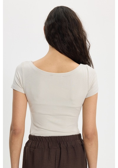 Tudors Kadın Slim Fit Dar Kesim Pamuklu Yumuşak Dokulu Kısa Kollu Kayık Yaka Bej Tişört-50528