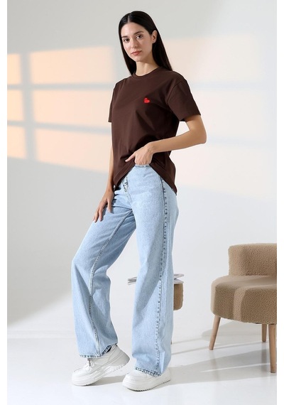 Kadın Kalp Nakışlı Bisiklet Yaka T-shirt Kahverengi