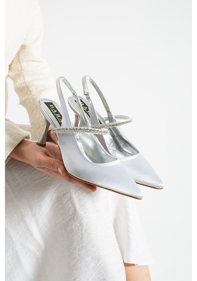 Dabab Shoes Vına Kadın Gümüş Sivri Burun 7 Cm İnce Topuklu Taş Detaylı Bilekten Bantlı Klasik Abiye Ayakkabı Dabab Shoes Vına Kadın Gümüş Sivri Burun 7 Cm İnce Topuklu Taş Detaylı Bilekten Bantlı Klasik Abiye Ayakkabı