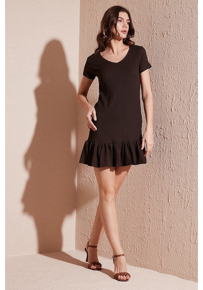 Lela Regular Fit Fırfırlı V Yaka Bürümcük Mini Bayan Elbise 5865071 Kahve