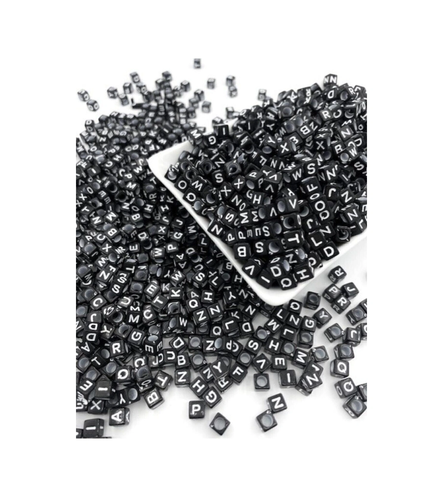 6mm Siyah Üzeri Beyaz Küp Harf Boncuk,6x6mm Alfabe Mektup Zar Boncuk 50gr, 350 Adet
