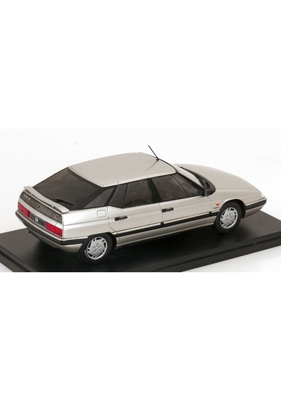 1:24 Ölçek Whitebox 1989 Citroen Xm Diecast Metal Minyatür Model Araba 15cm