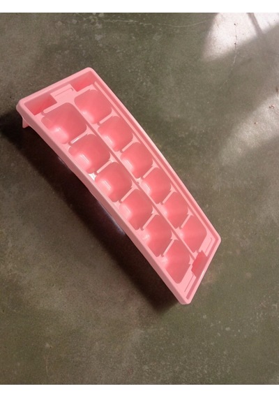 Mybru Pembe Sert Plastik 12 Hazneli Kare Buz Kalıbı Pembe