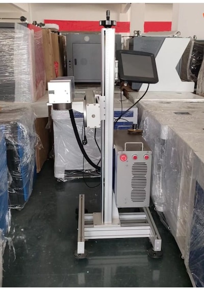 30w Konveyörlü Sistem Masalı Bilgisayarlı Fiber Lazer Markalama Makinesi