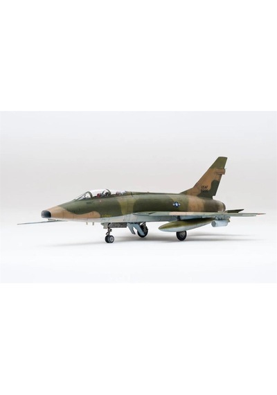 1/72 F-100f Super Sabre Savaş Uçağı Maketi, Trumpeter 01650