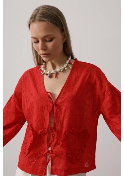 Defymoda Kalp Detaylı Bağlamalı Brode Bluz - Kırmızı Kırmızı