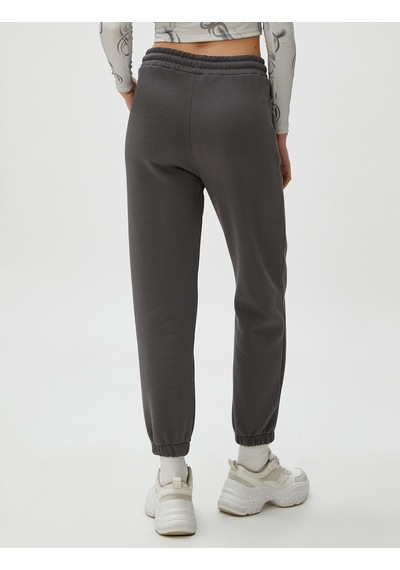 Koton Jogger Eşofman Altı Beli Lastikli Bağcıklı Cep Detaylı Antrasit 4wal40002ık 4WAL40002IK931 Antrasit Koton Jogger Eşofman Altı Beli Lastikli Bağcıklı Cep Detaylı Antrasit 4wal40002ık 4WAL40002IK931 Antrasit