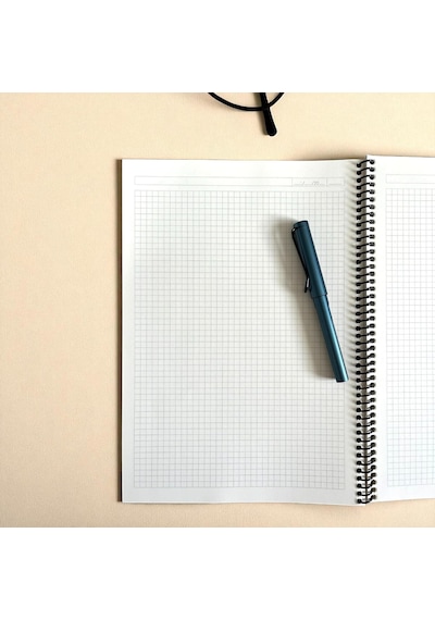 Kareli Spiralli Not Defter, A4 Boyut 21x29,7 Cm , 60 Yaprak, 90gr. Ivory Kağıt, Ofis İçin İdea Siyah Kapak