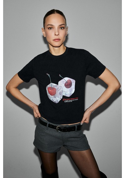 Grımelange Melunae Kadın Organik Pamuklu Bisiklet Yaka Kısa Kollu Baskı Detaylı Siyah T-shirt Siyah Grımelange Melunae Kadın Organik Pamuklu Bisiklet Yaka Kısa Kollu Baskı Detaylı Siyah T-shirt Siyah