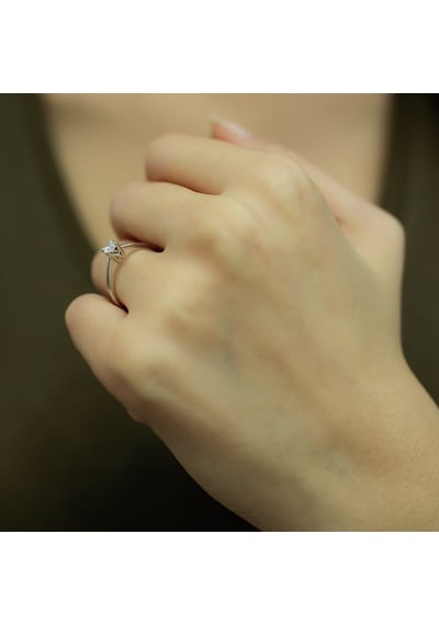 Lova F Renk 0,24 Karat Pırlanta Tektaş Yüzük - 1040066