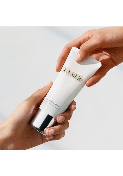 The Hand Treatment - El Kremi