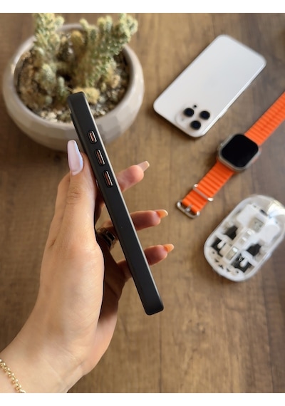 Apple iPhone 15 Pro Uyumlu Karbon Desenli Standlı Ve Magsafe Uyumlu Kılıf Soocase700 Siyah