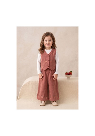 Deniva Kids Kız Çocuk Kırmızı Kadife Yelekli 3'lü Takım Çilek Nakışlı Fitilli Kaşkorse Bluz Ve İspanyol Paça Pantolon Bordo Deniva Kids Kız Çocuk Kırmızı Kadife Yelekli 3'lü Takım Çilek Nakışlı Fitilli Kaşkorse Bluz Ve İspanyol Paça Pantolon Bordo