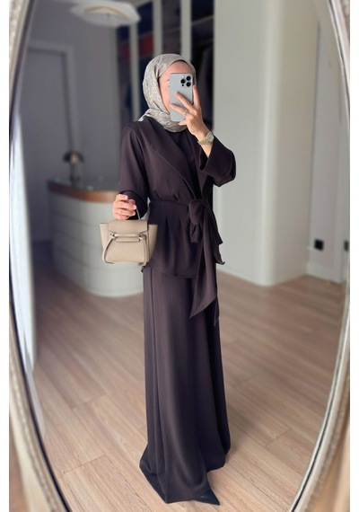 Ka Hijab Kuşak Detaylı Vatkalı Üçlü Takım - Kahverengi