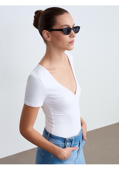 Dilvin 32758 V Yaka Kısa Kollu T-shirt-beyaz