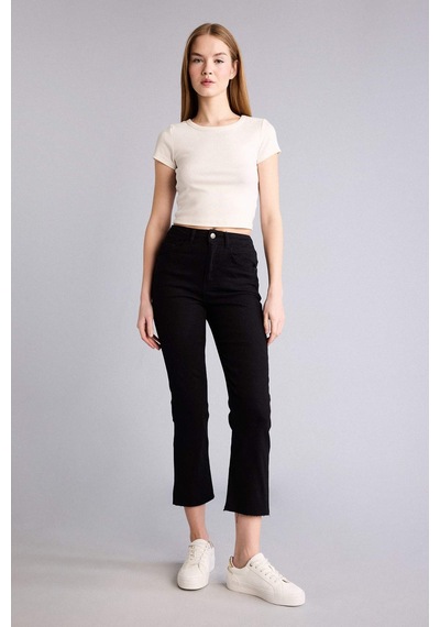 Defacto Crop Flare Fıt Normal Bel Crop Fit Crop Gabardin Pantolon H2626ax26smbk81 Siyah-bk81