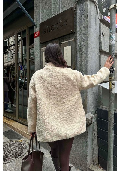 Myloore Bej Kadın Peluş Düğmeli Oversize Ceket Yumuşak Dokulu Mlb134
