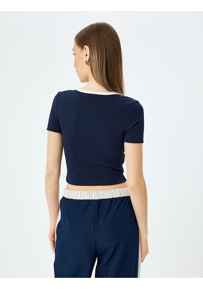 Koton V Yaka Crop Slim Fit Kolej Baskılı Düğmeli Tişört Lacivert 5sal10216ık Lacivert