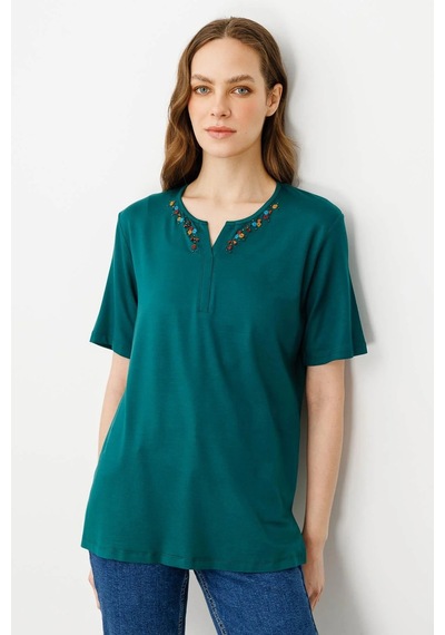 Desen Triko Kadın Açma Yaka Nakış İşlemeli T-shirt 25703 Yeşil Yeşil